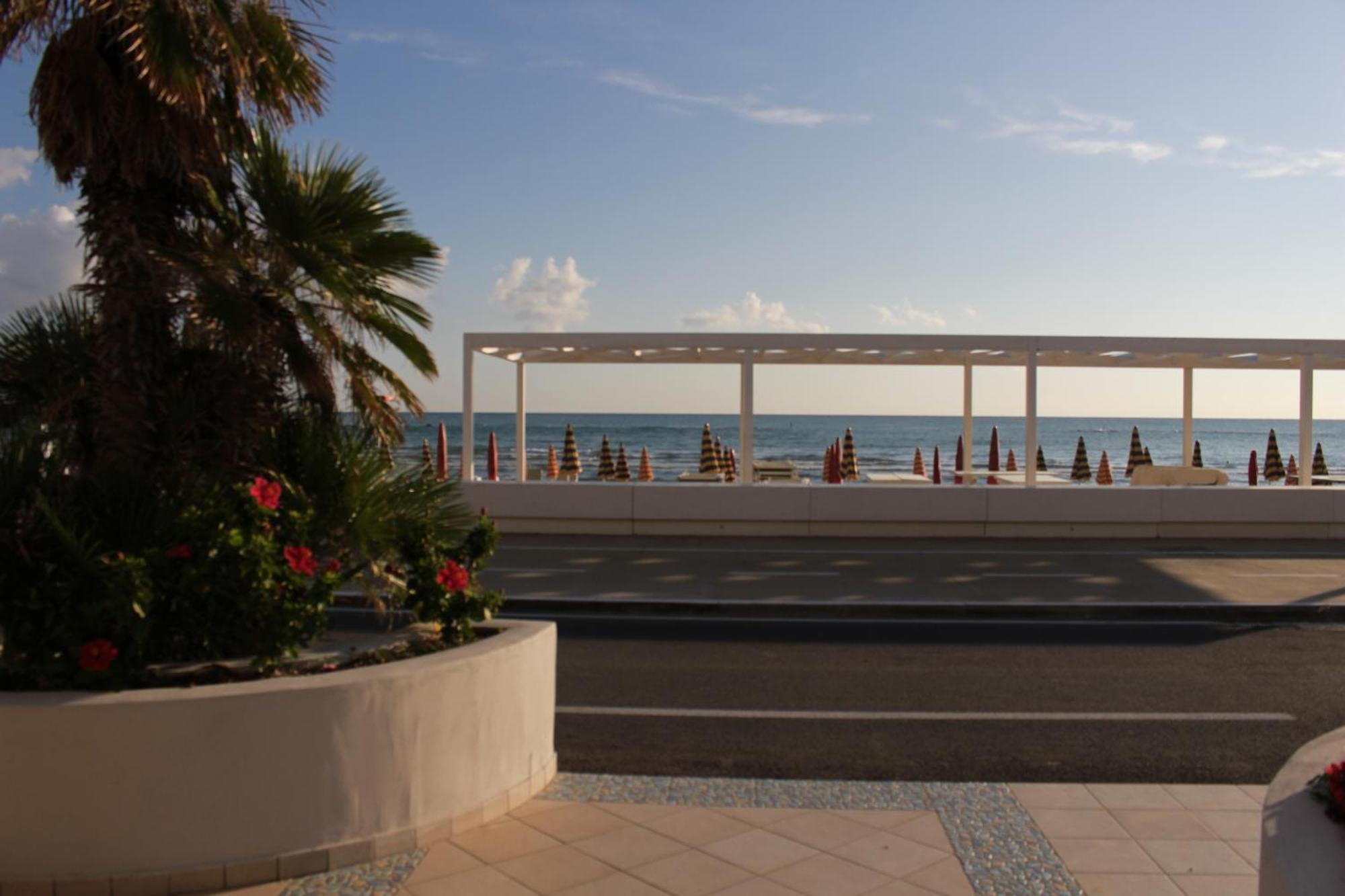 Hotel Caravel Marotta Εξωτερικό φωτογραφία